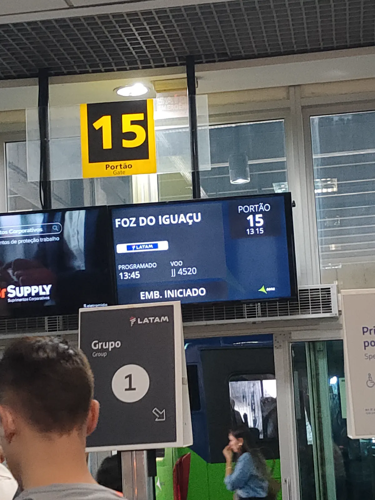 サンパウロのコンゴーニャス空港でイグアスの滝行きの国内線を待つ