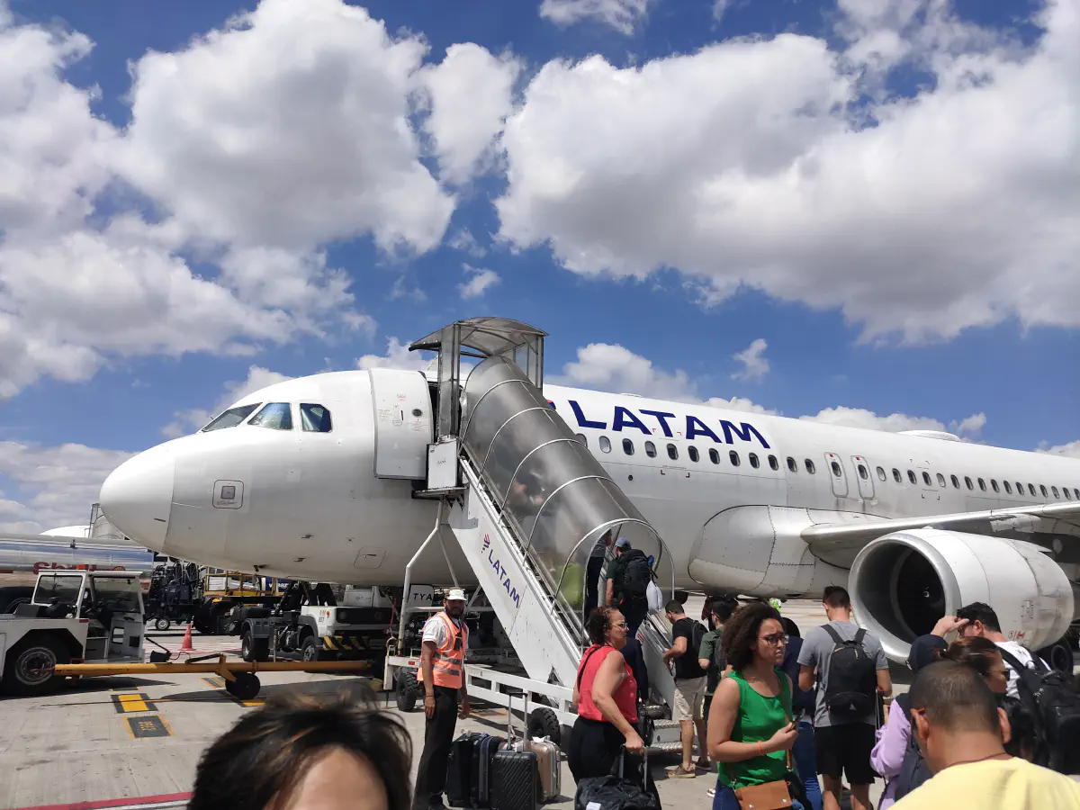 LATAMのLA4520便でイグアスの滝へ