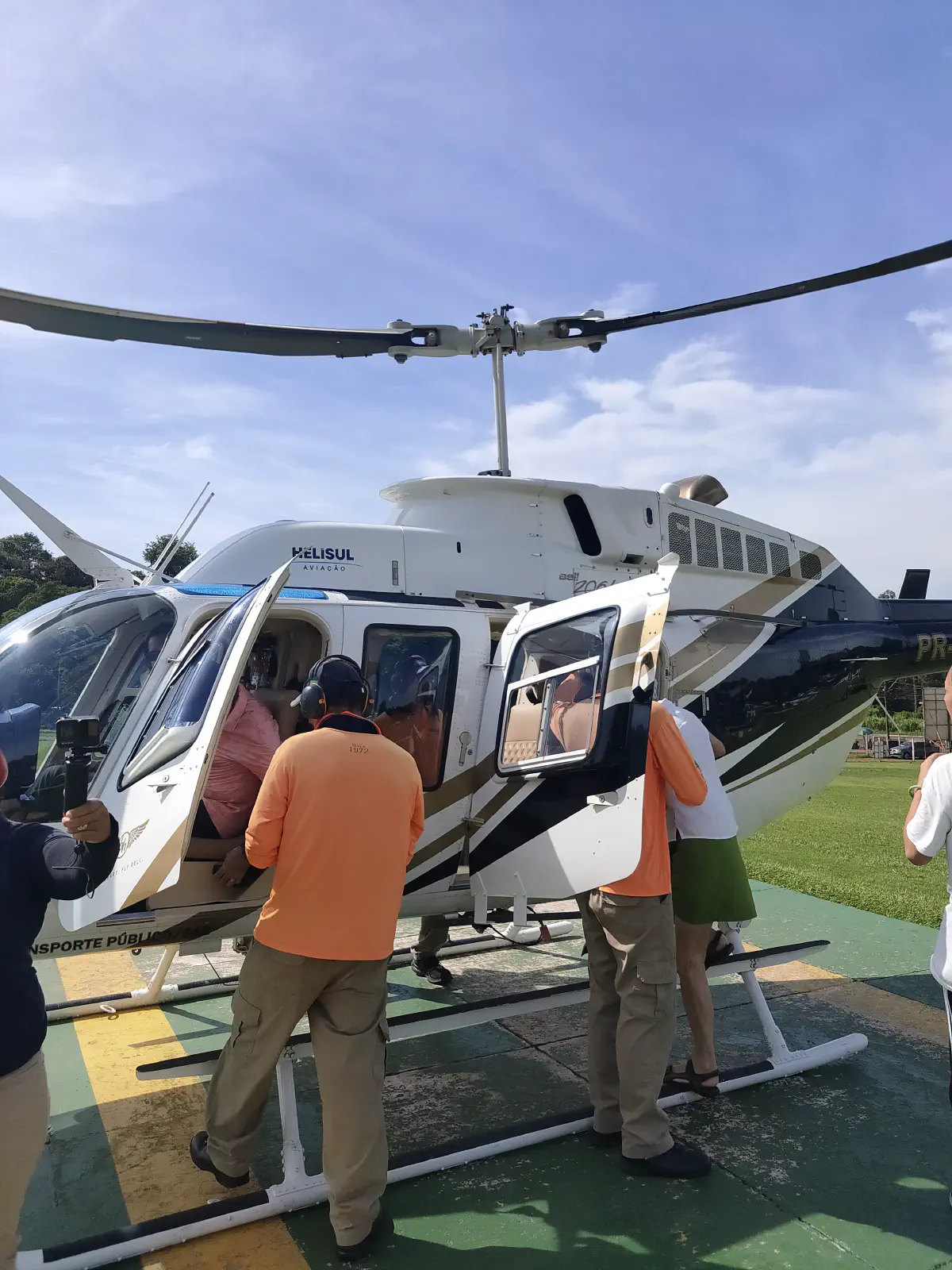 HELISULのヘリコプター