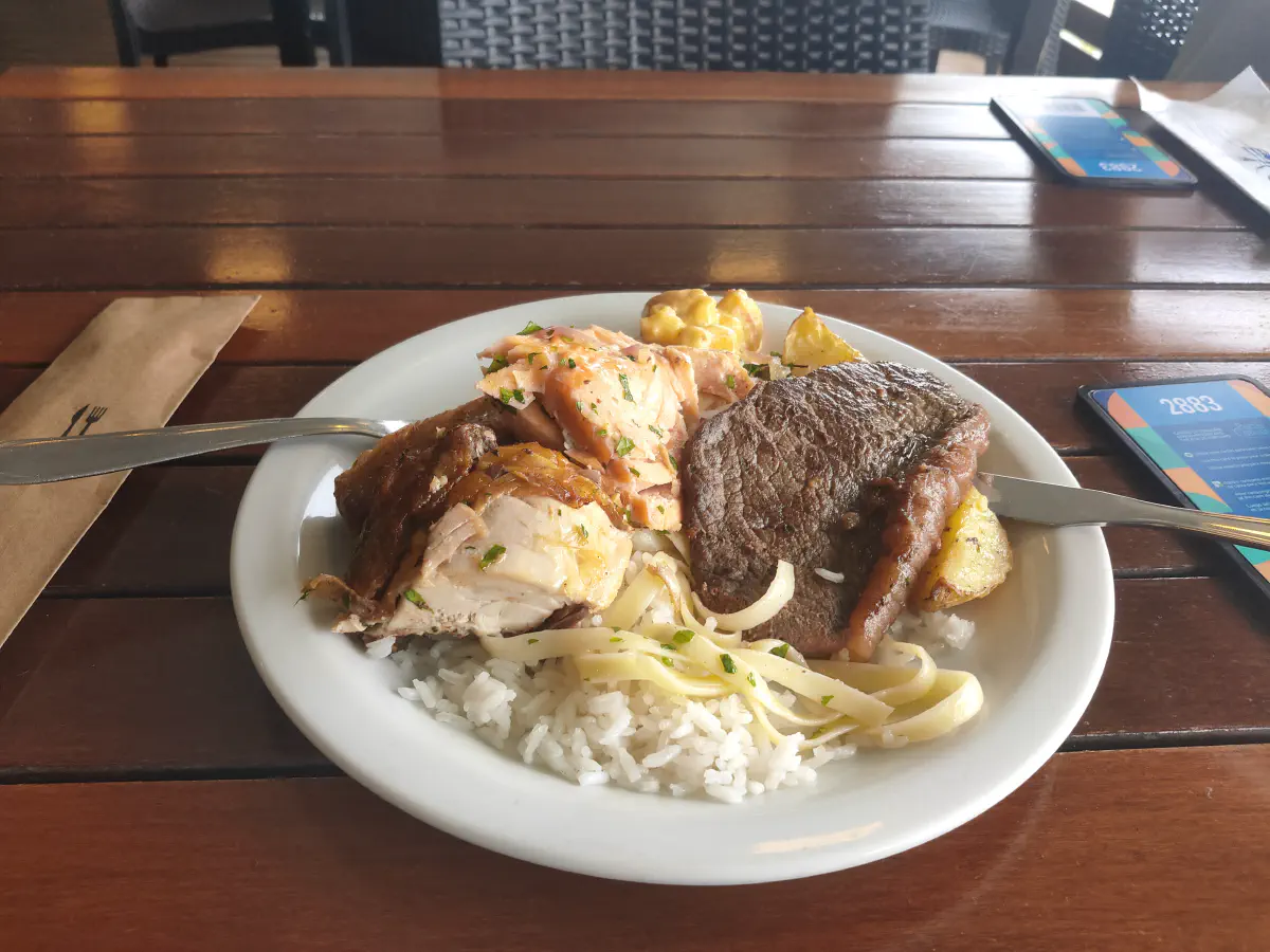 イグアスの滝での昼食