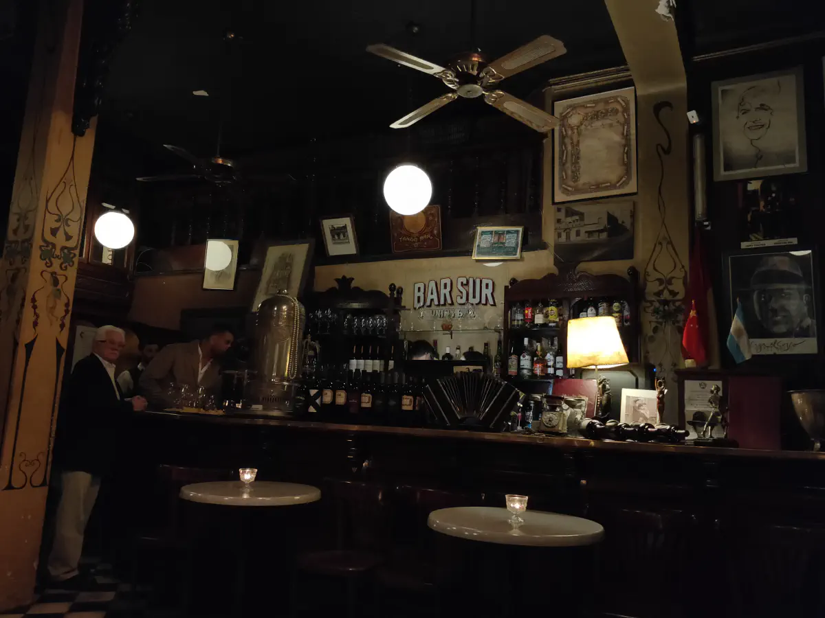 BAR SURというタンゴがみられるバー