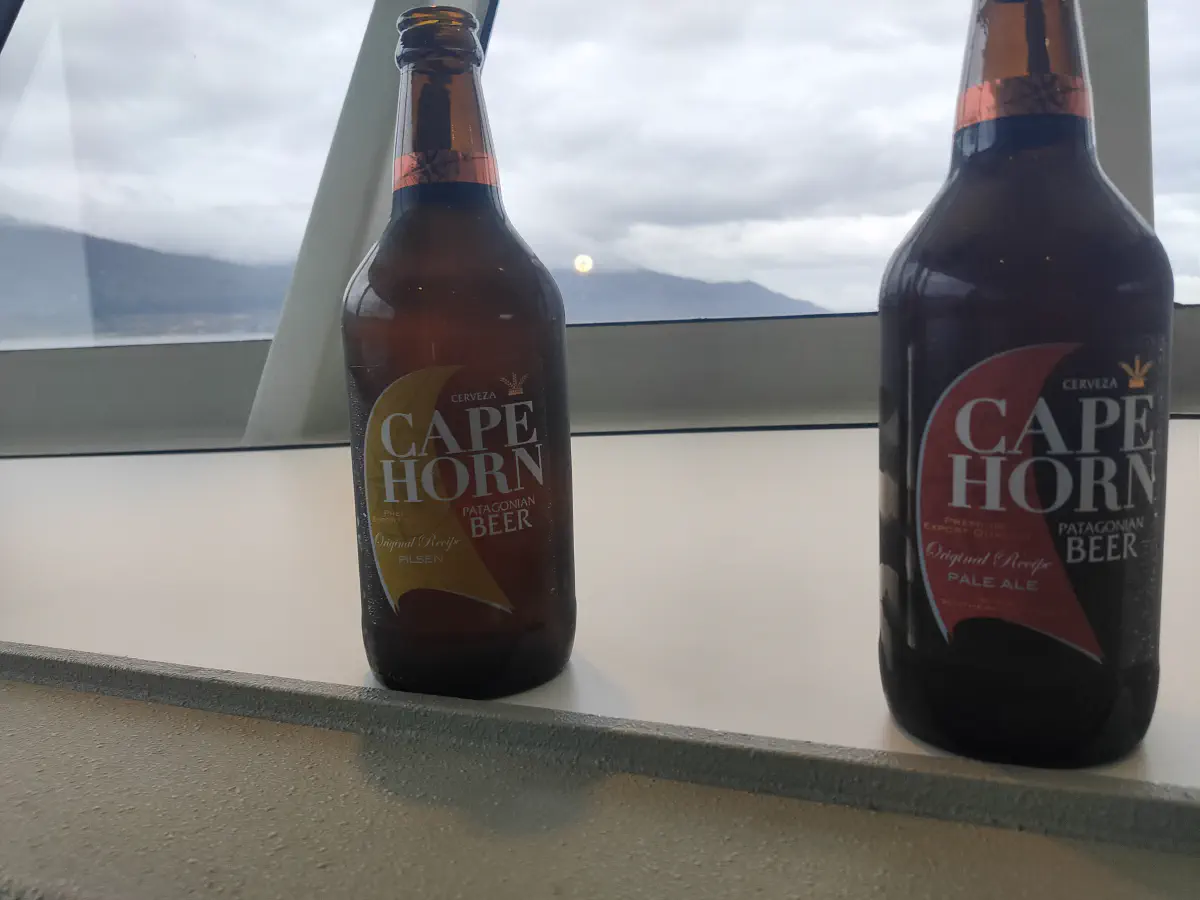 Cape Horn Patagonian Beerのピルセンとペールエール2本のボトル