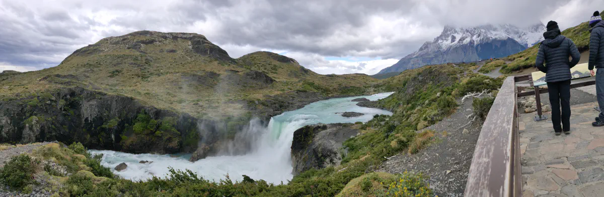 展望デッキから見下ろすサルト・チコ滝の全景